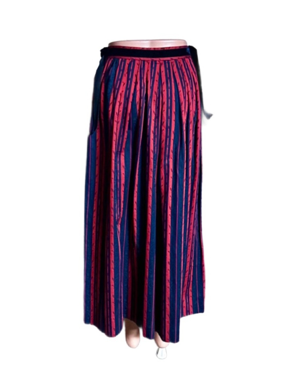 Cullinane ~ Size 6 USA ~ Vintage ~ Blue & Red Stripes & Leaves Design Skirt